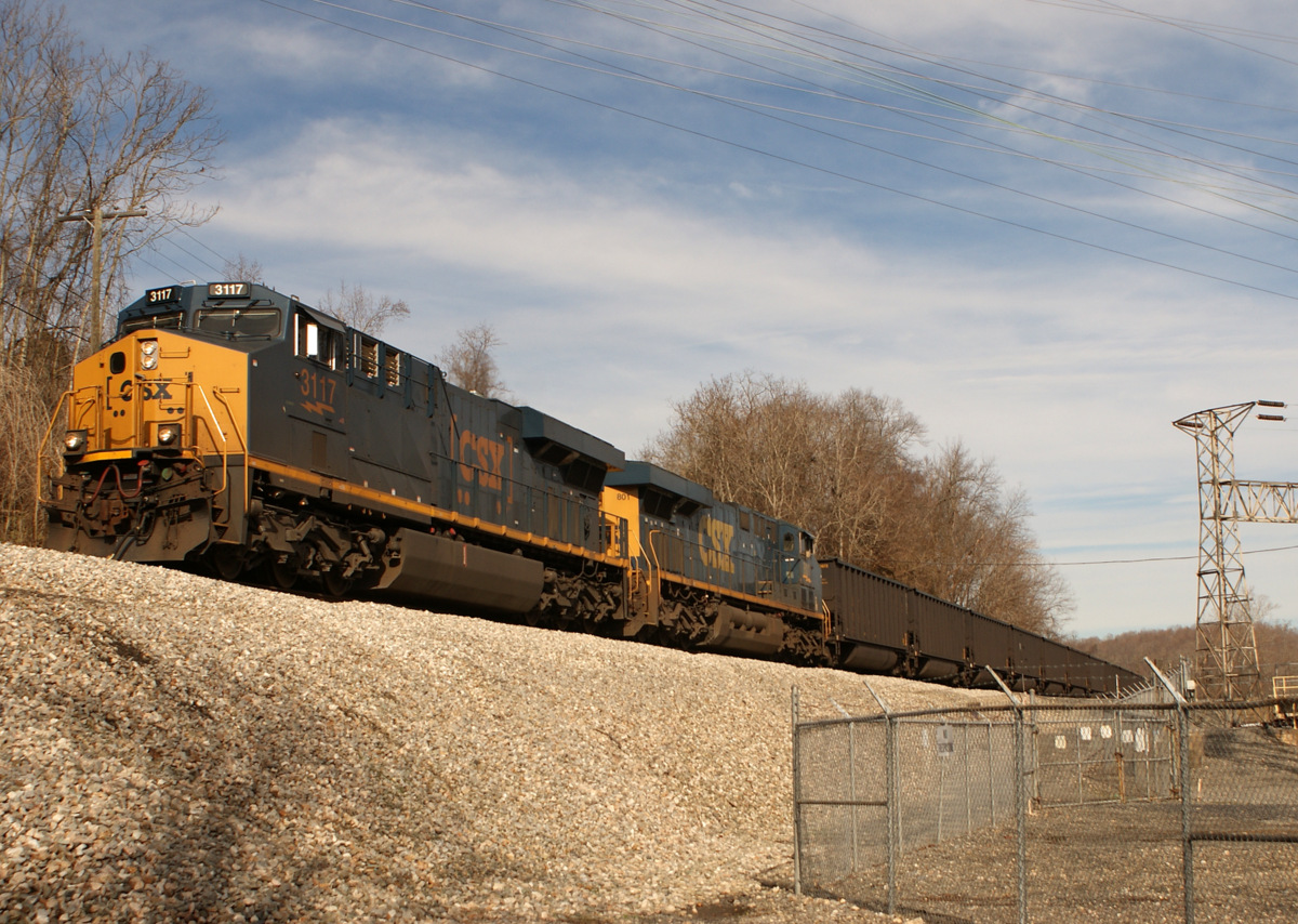 6?0 - CSXT 3117 eastbound below grade on the U16323